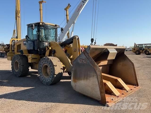 CAT 938M لوادر بعجل