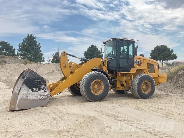 CAT 938M لوادر بعجل