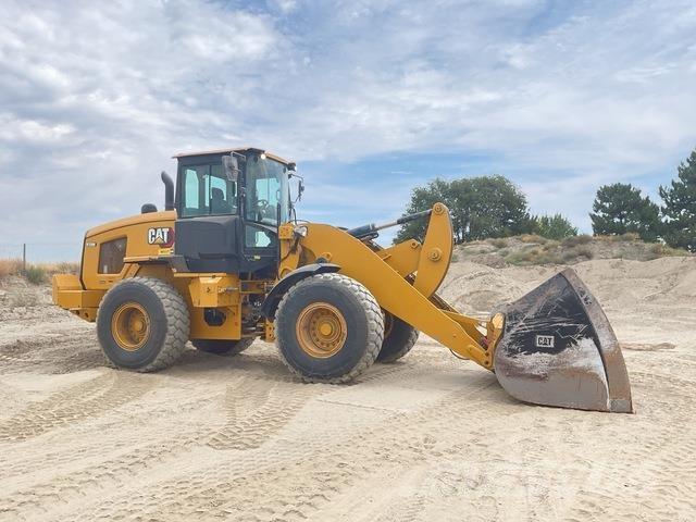 CAT 938M لوادر بعجل