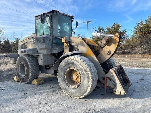 CAT 938M لوادر بعجل