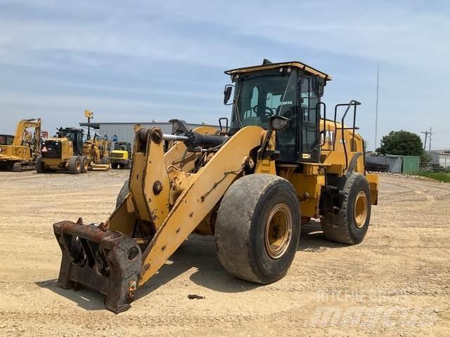 CAT 950M لوادر بعجل