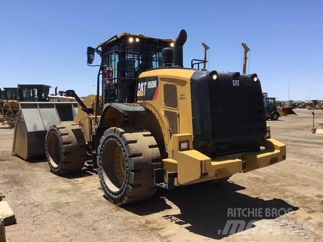 CAT 950M لوادر بعجل