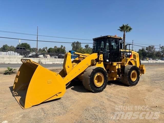 CAT 950M لوادر بعجل