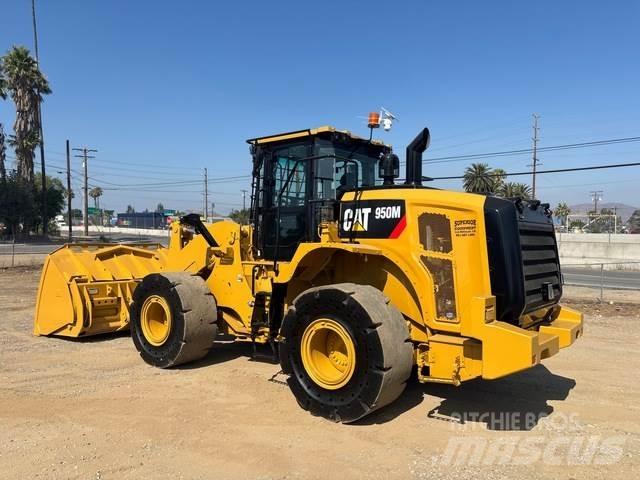 CAT 950M لوادر بعجل