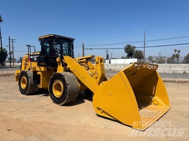CAT 950M لوادر بعجل