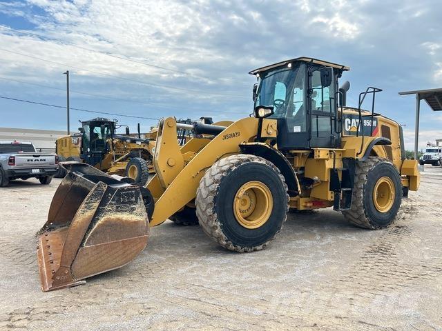 CAT 950M لوادر بعجل