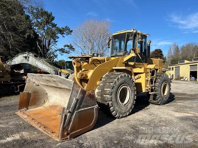 CAT 960 لوادر بعجل
