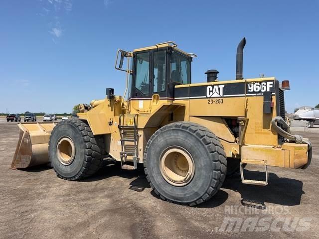 CAT 966F لوادر بعجل