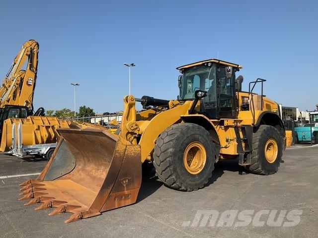 CAT 966M لوادر بعجل