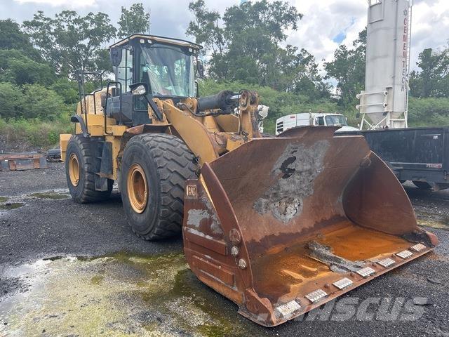 CAT 972M لوادر بعجل