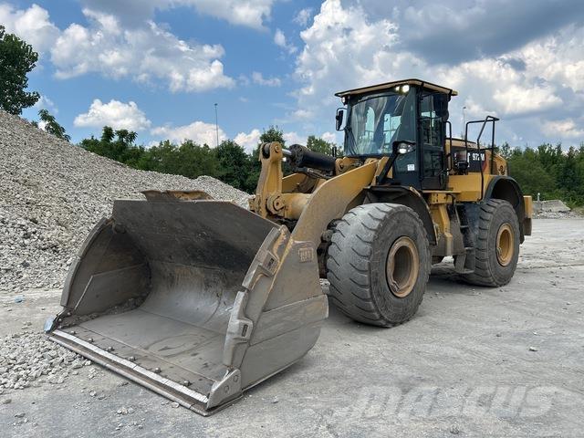 CAT 972M لوادر بعجل