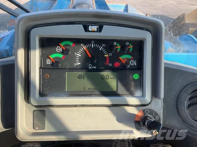 CAT 972M لوادر بعجل