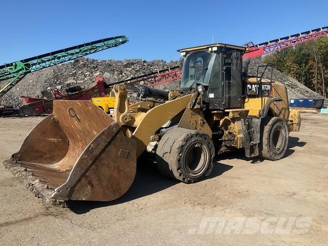 CAT 972M لوادر بعجل