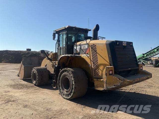 CAT 972M لوادر بعجل