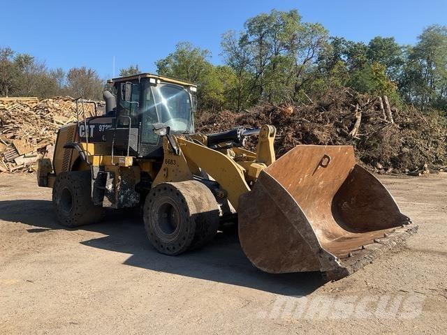 CAT 972M لوادر بعجل