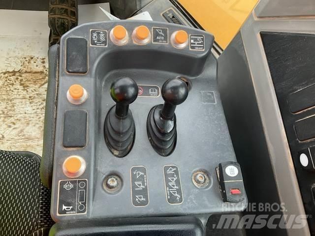 CAT 972M XE لوادر بعجل
