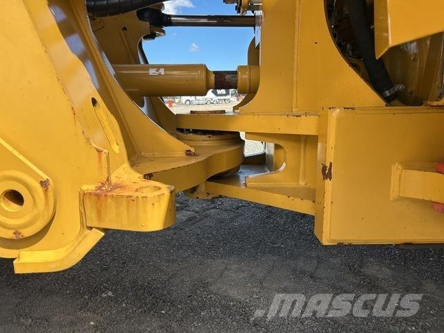 CAT 980M لوادر بعجل