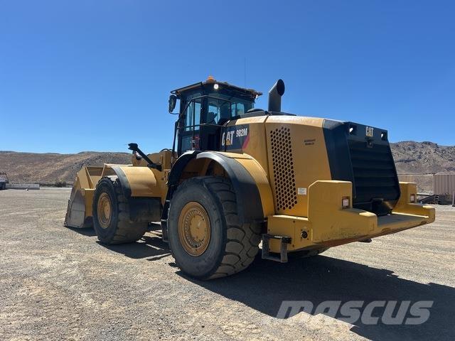 CAT 982M لوادر بعجل