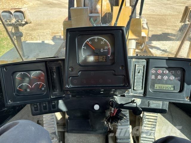 CAT 988G لوادر بعجل