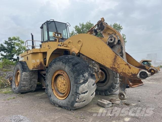 CAT 990 لوادر بعجل