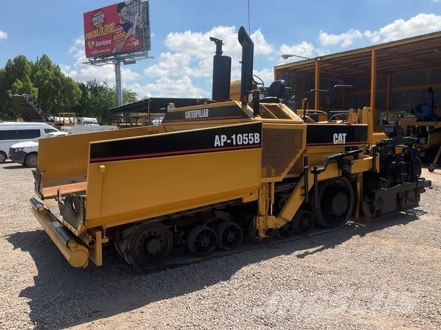 CAT AP-1055B معدات السفلتة