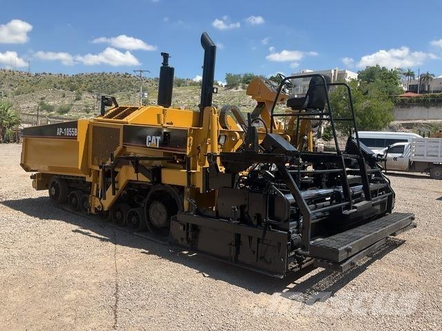 CAT AP-1055B معدات السفلتة