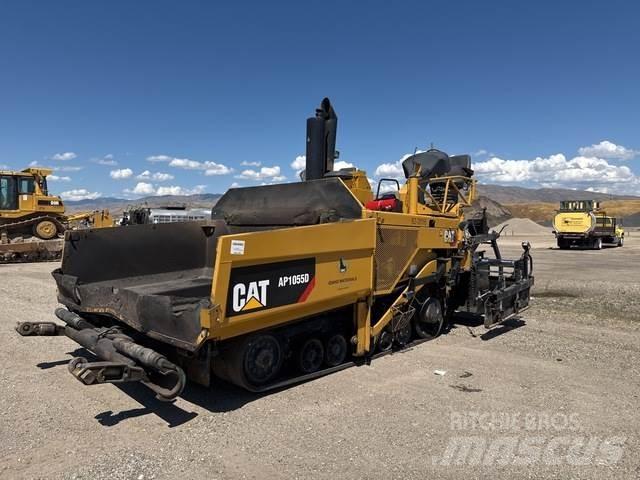 CAT AP-1055D معدات السفلتة