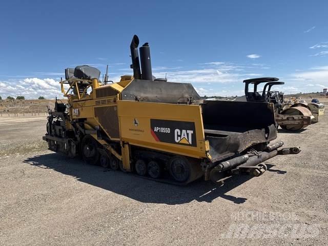 CAT AP-1055D معدات السفلتة