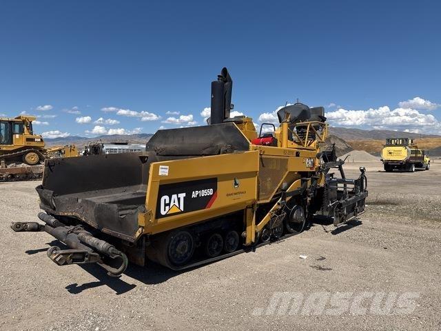 CAT AP-1055D معدات السفلتة