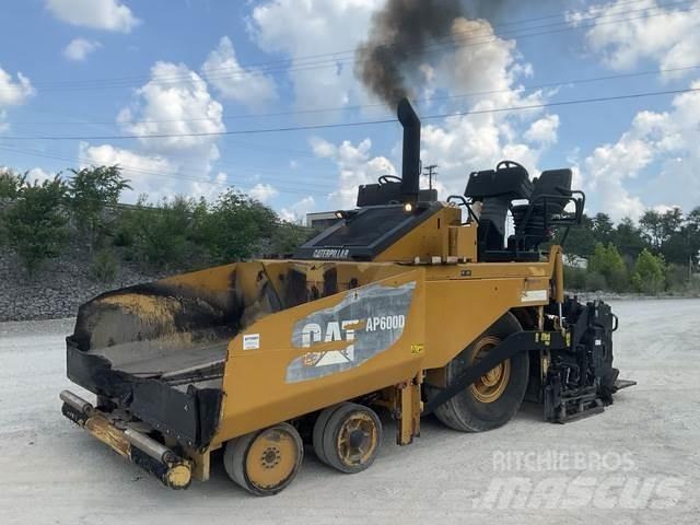 CAT AP-600D معدات السفلتة