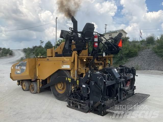 CAT AP-600D معدات السفلتة