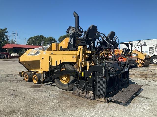 CAT AP-600D معدات السفلتة