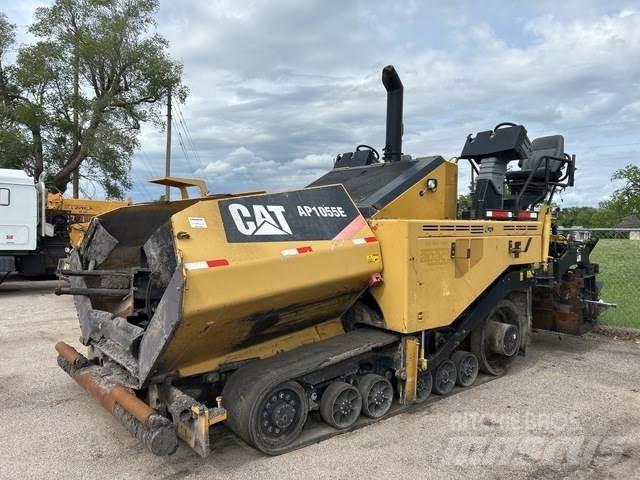 CAT AP1055E معدات السفلتة