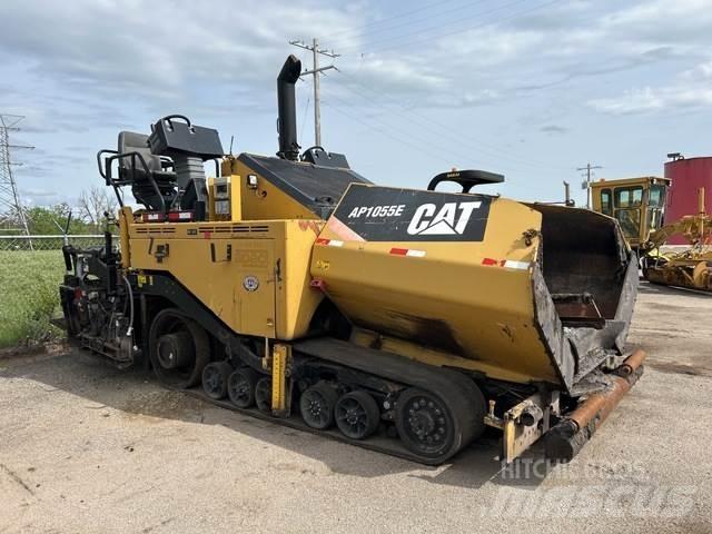 CAT AP1055E معدات السفلتة