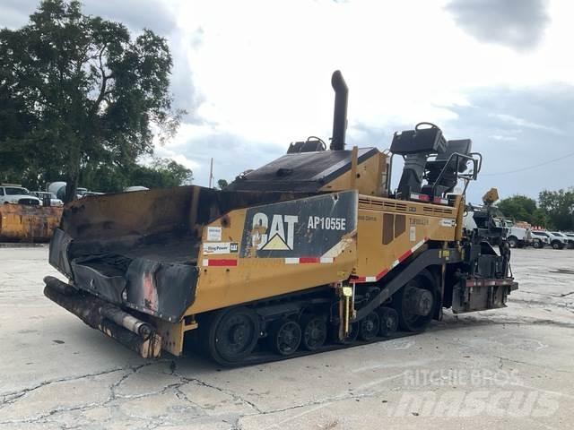CAT AP1055E معدات السفلتة
