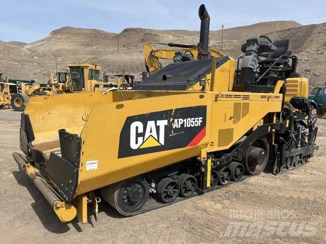 CAT AP1055F معدات السفلتة