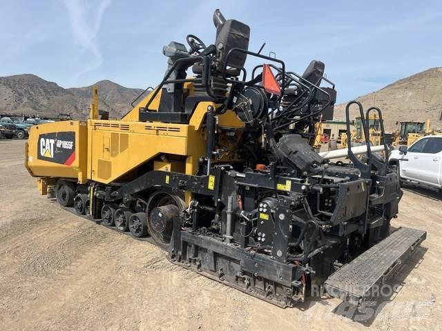 CAT AP1055F معدات السفلتة