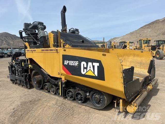 CAT AP1055F معدات السفلتة