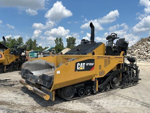 CAT AP1055F معدات السفلتة