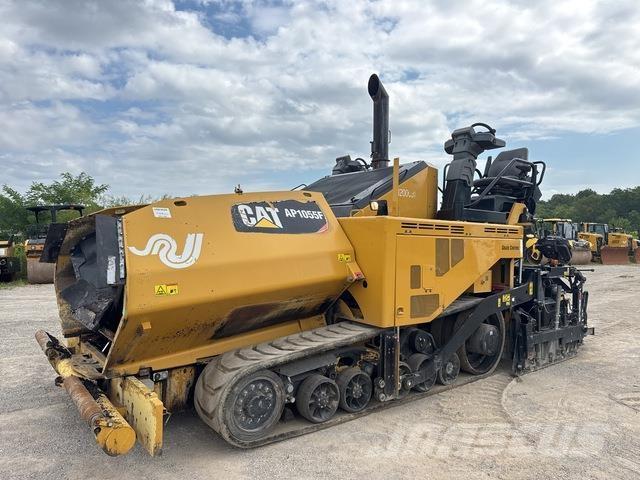 CAT AP1055F معدات السفلتة