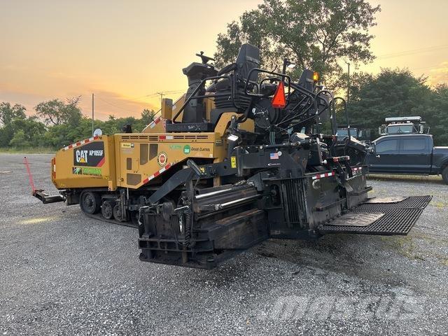 CAT AP1055F معدات السفلتة