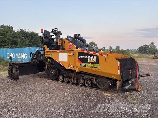 CAT AP1055F معدات السفلتة