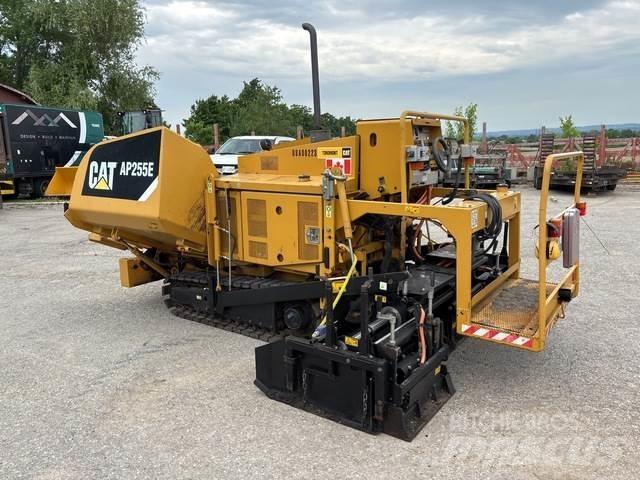 CAT AP255E معدات السفلتة