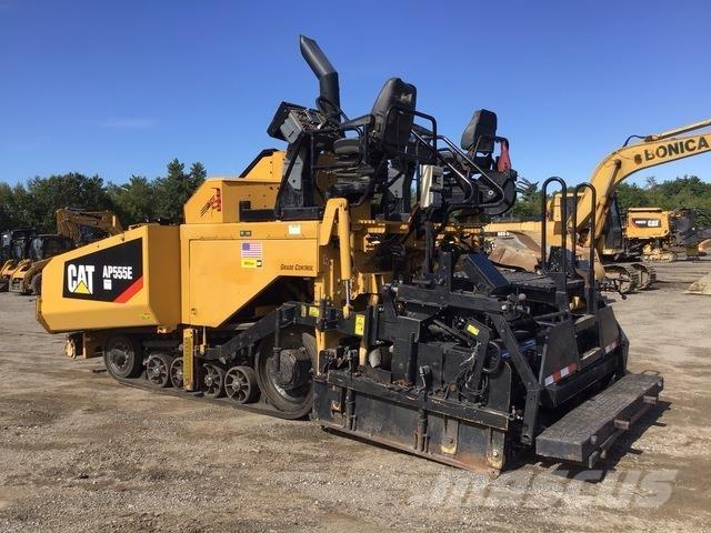 CAT AP555E معدات السفلتة