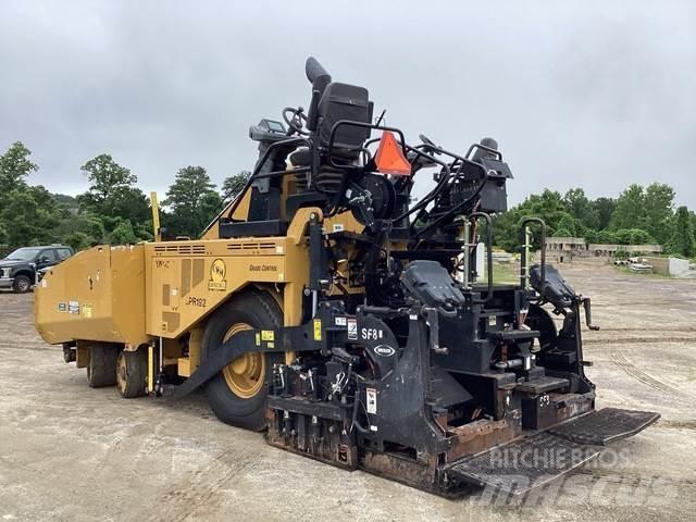 CAT AP600F معدات السفلتة