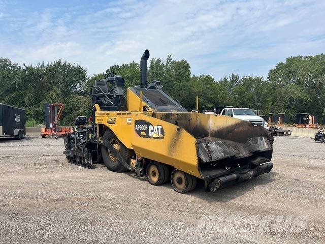 CAT AP600F معدات السفلتة