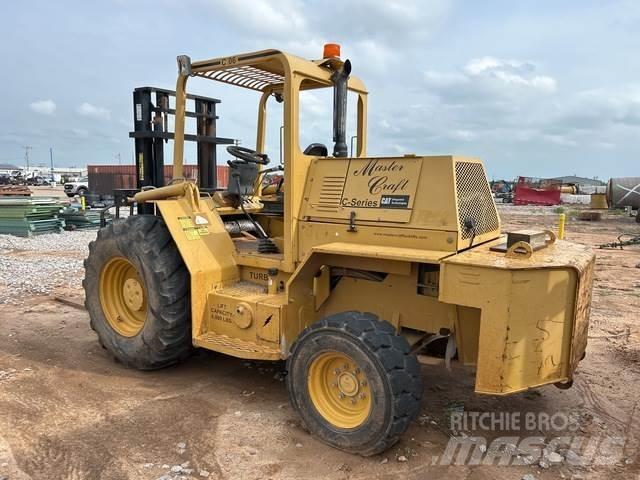 CAT C0610106 شاحنات الطرق الوعرة
