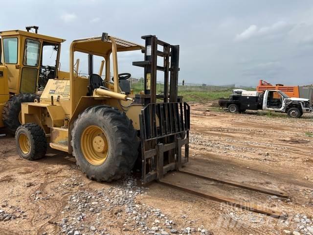 CAT C0610106 شاحنات الطرق الوعرة