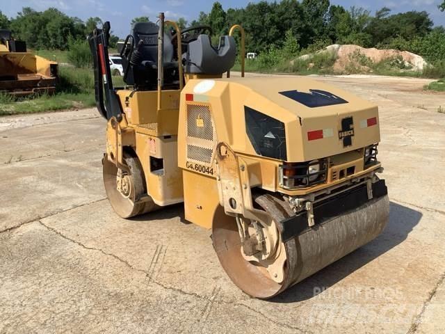 CAT CB24 مداحل ثنائية الاسطوانة