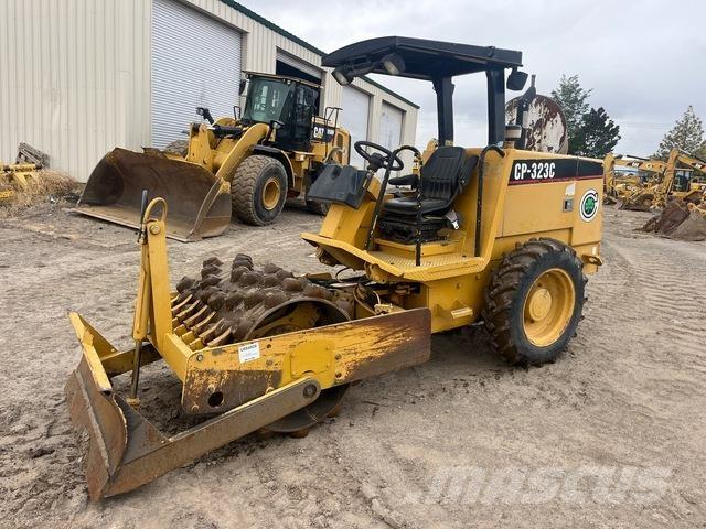 CAT CP-323C مداحل أحادية الأسطوانة